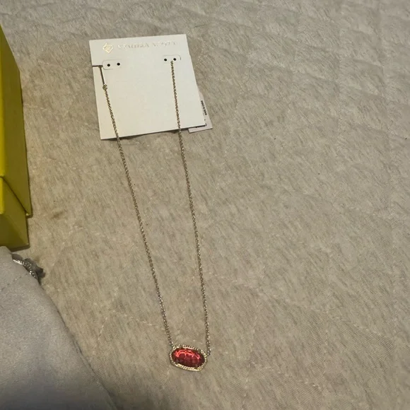 Kendra Scott Elisa Gold Pendant Necklace in Berry Glass NWT! - Picture 4 of 4